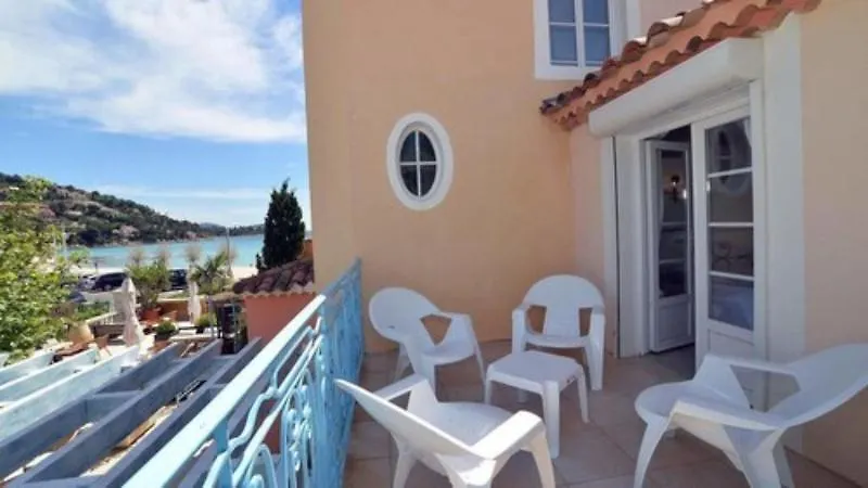 Hotel Les Flots Bleus Le Lavandou 3*,