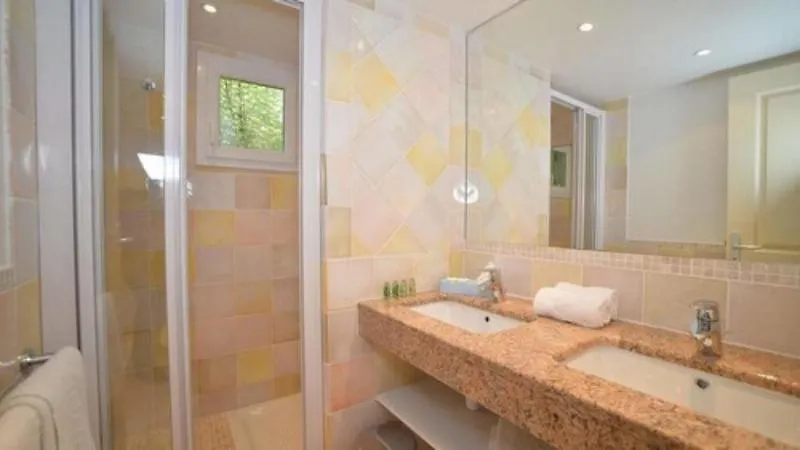 Hotel Les Flots Bleus Le Lavandou 3*,  France