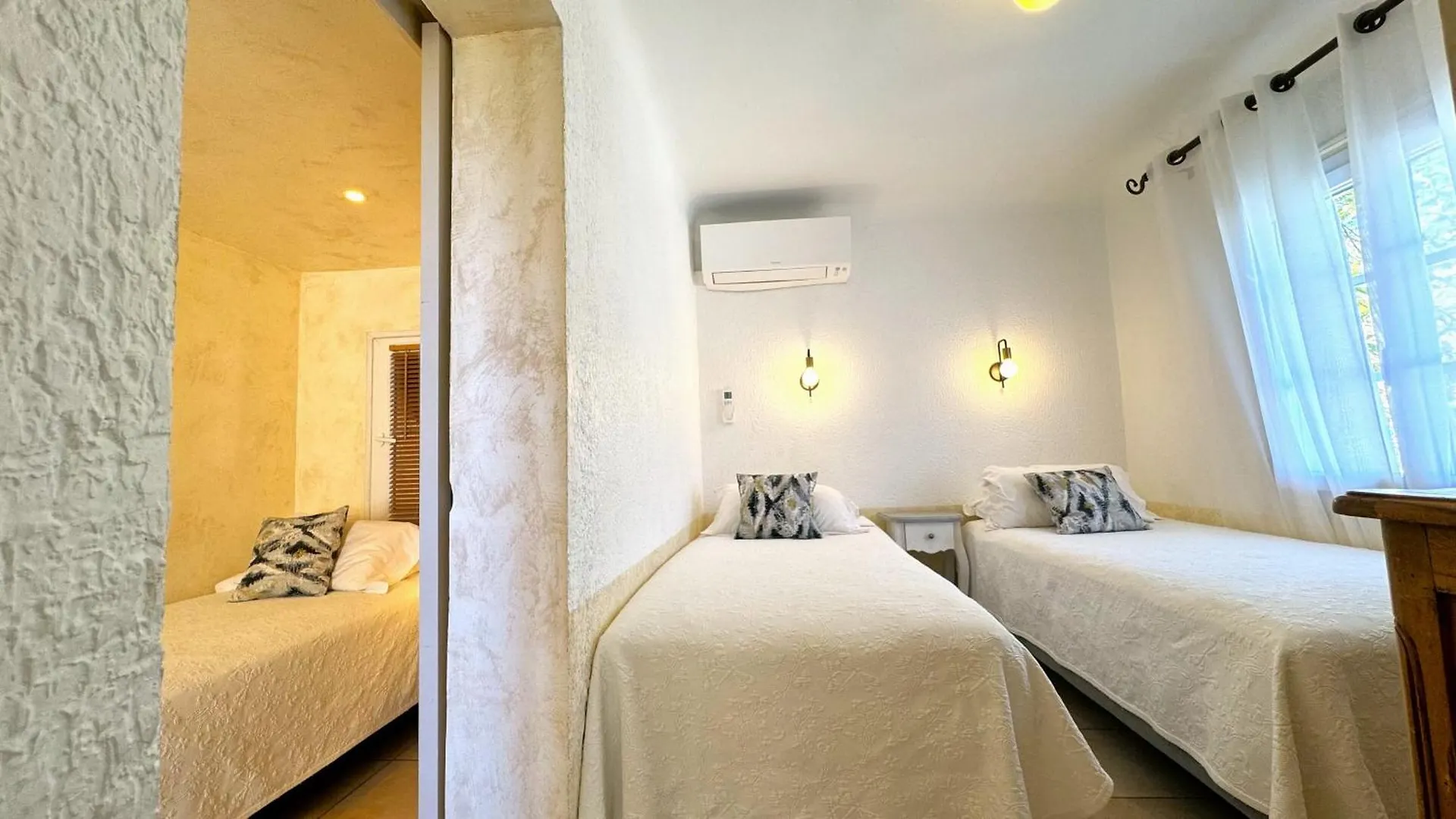 Hotel Les Flots Bleus Le Lavandou 3*,
