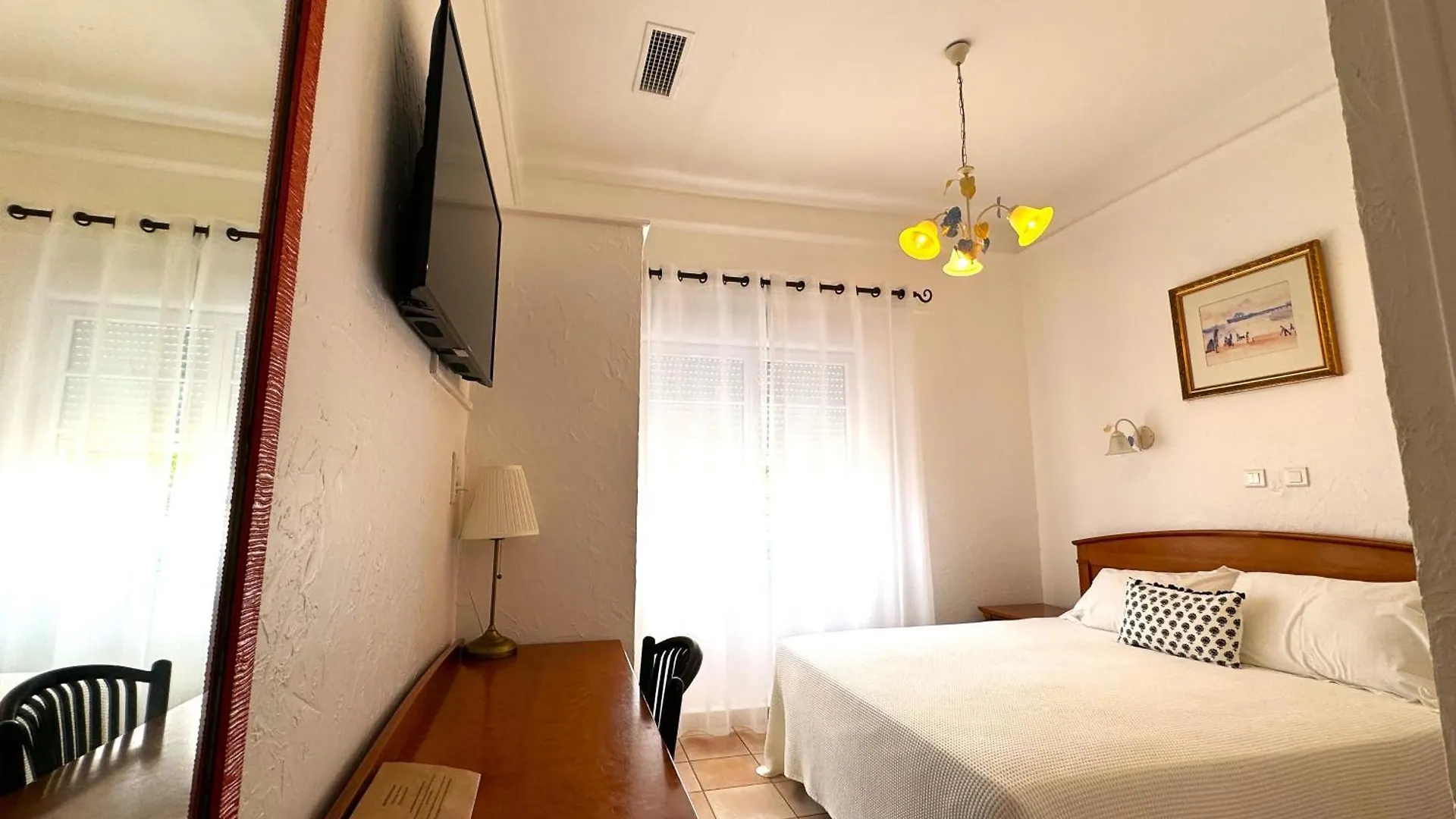 Hotel Les Flots Bleus Le Lavandou