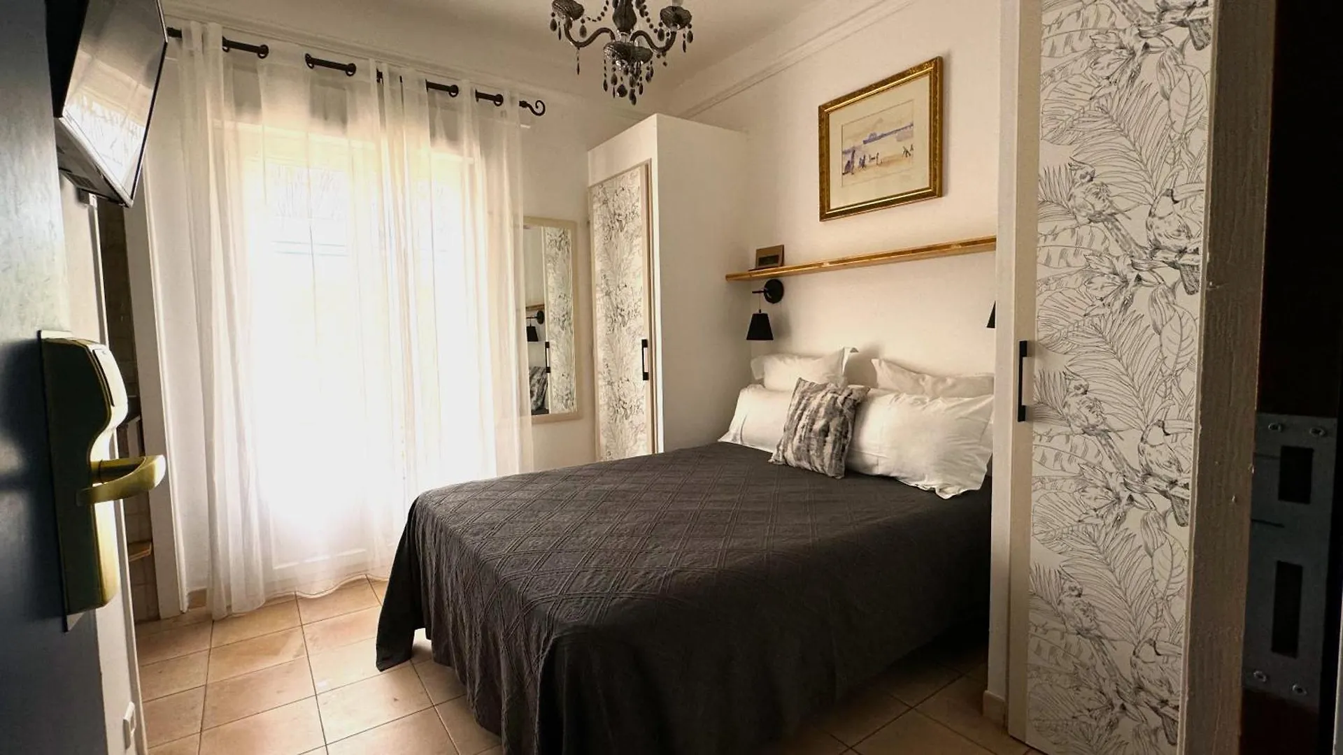 Hotel Les Flots Bleus Le Lavandou 3*,