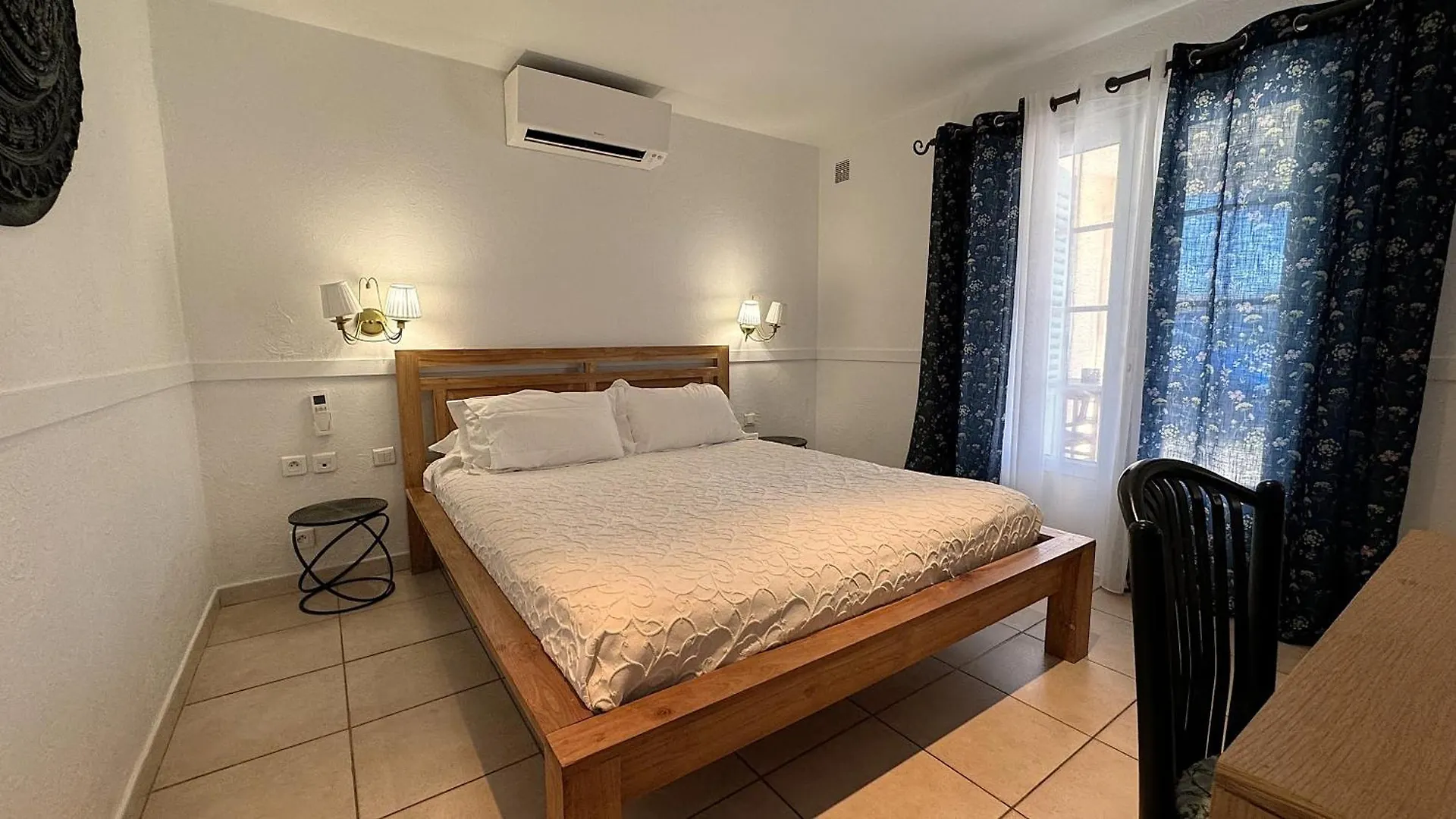 Hotel Les Flots Bleus Le Lavandou